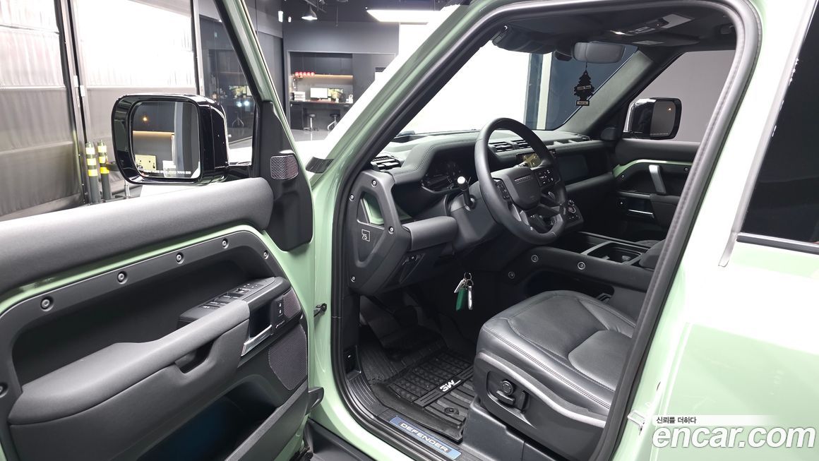 Land Rover Defender 2023