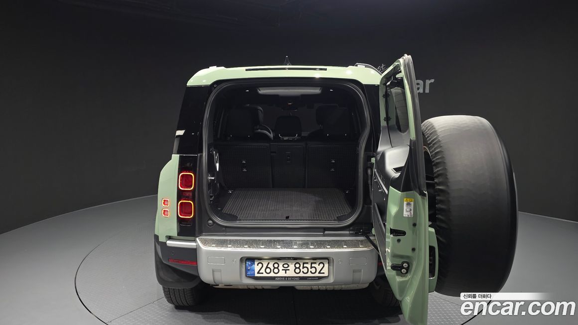 Land Rover Defender 2023