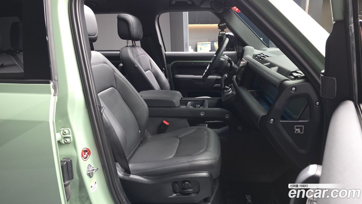 Land Rover Defender 2023