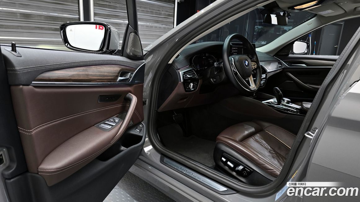 BMW 5-Series 2022