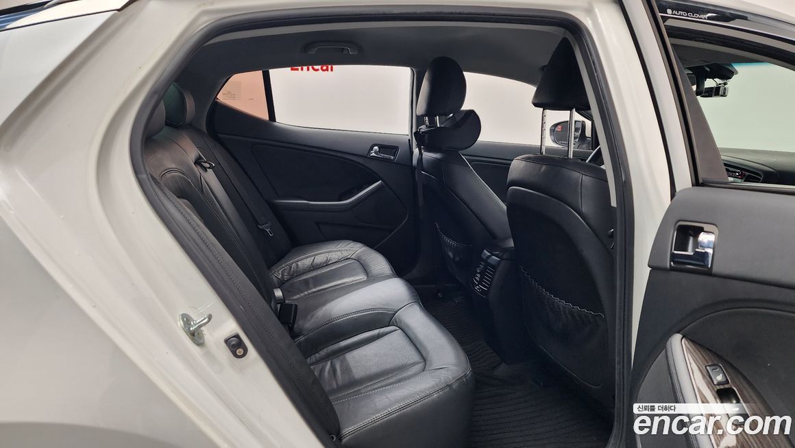 Kia K5 2011