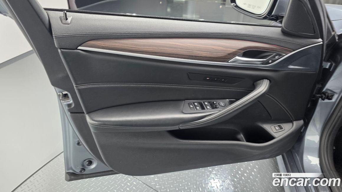 BMW 5-Series 2017