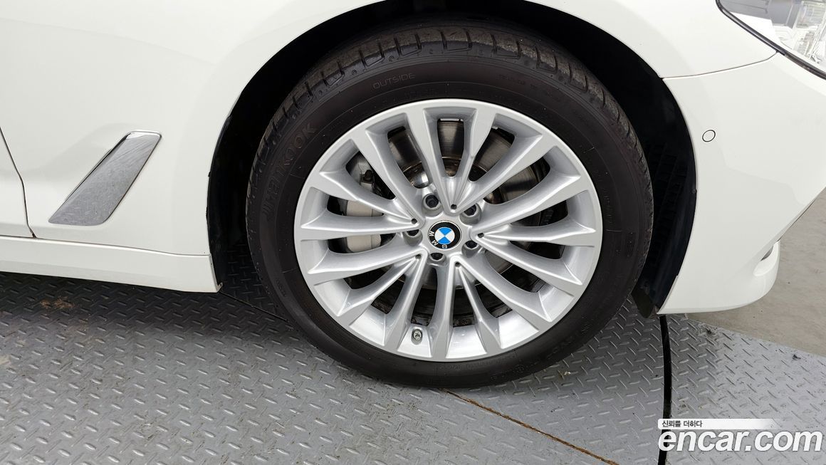 BMW 5-Series 2019