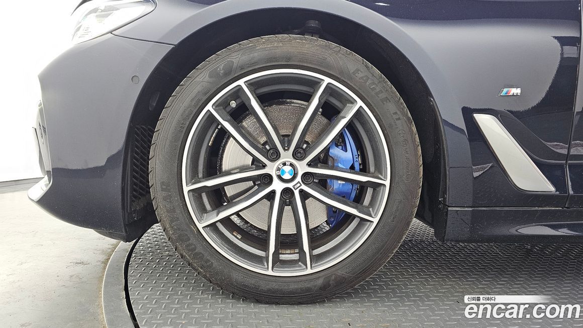 BMW 5-Series 2022