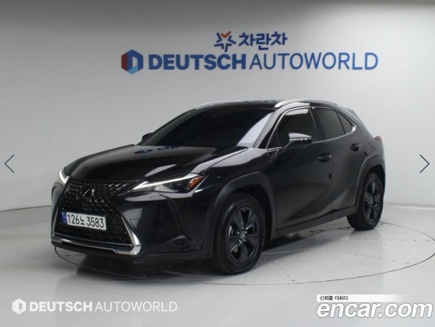 Lexus UX 2024