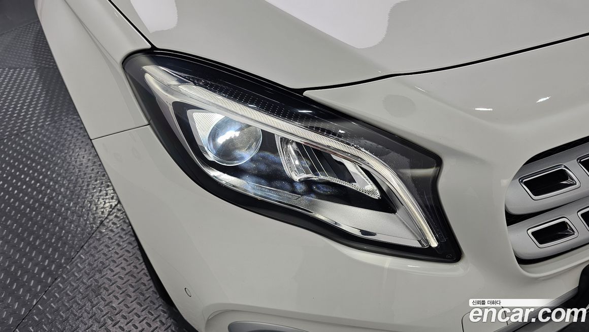 Mercedes-Benz GLA-Class 2019