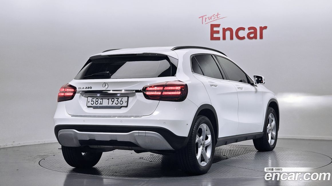 Mercedes-Benz GLA-Class 2019