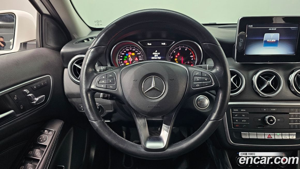 Mercedes-Benz GLA-Class 2019