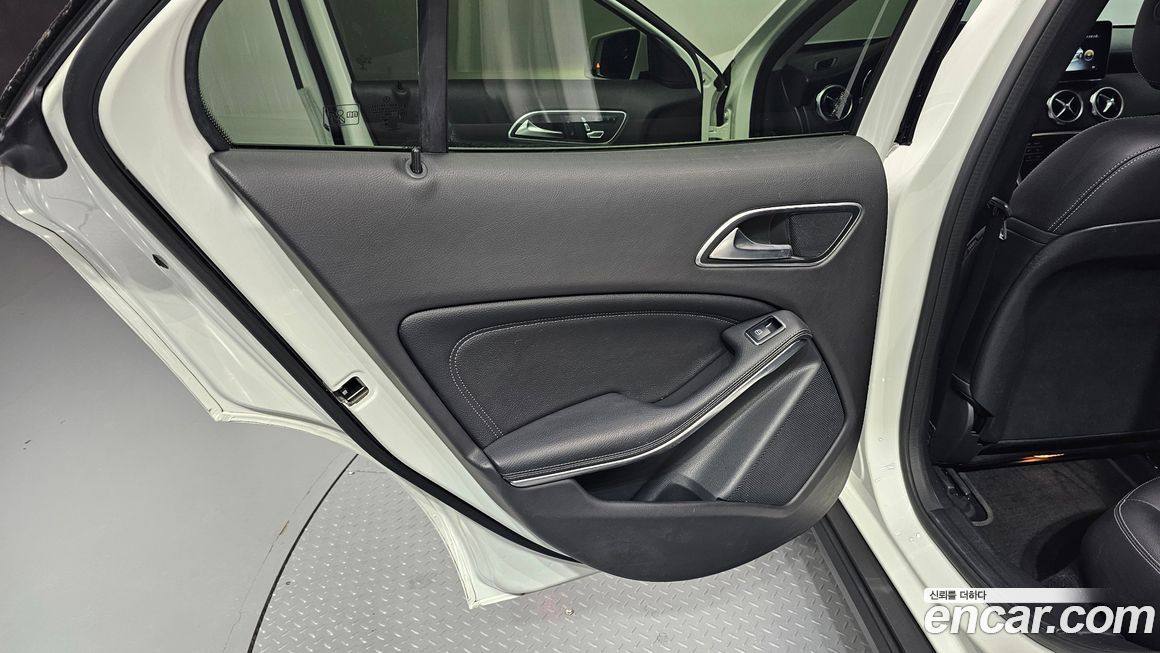 Mercedes-Benz GLA-Class 2019