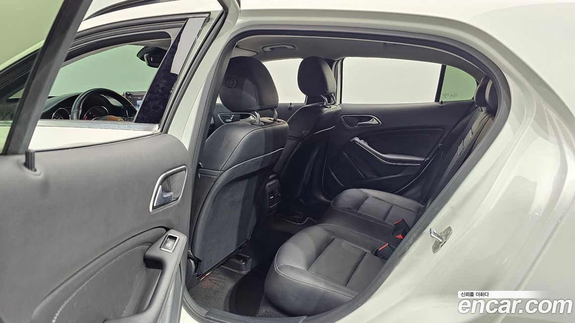 Mercedes-Benz GLA-Class 2019