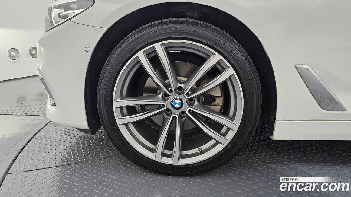 BMW 5-Series 2020