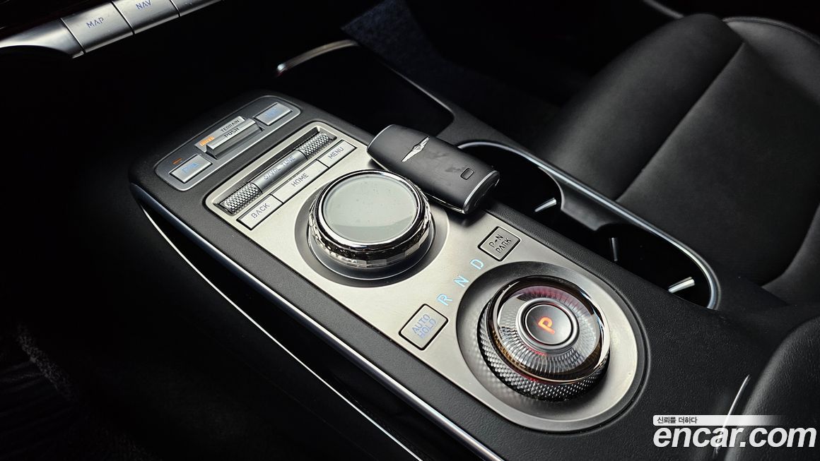 Genesis GV70 2023