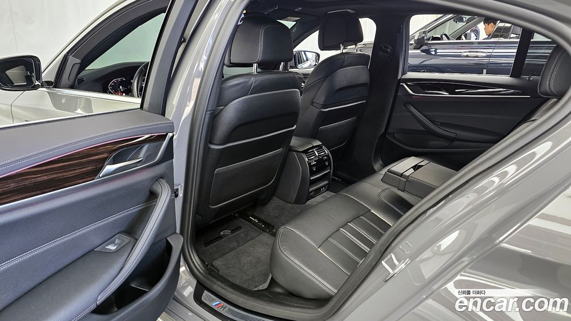 BMW 5-Series 2021