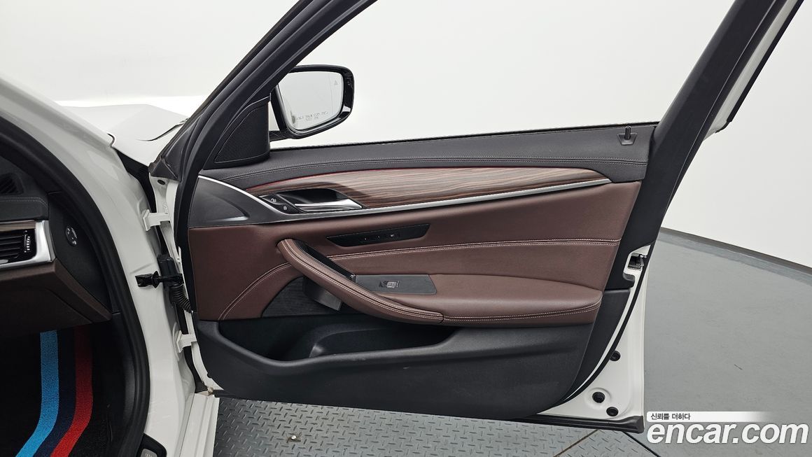 BMW 5-Series 2021