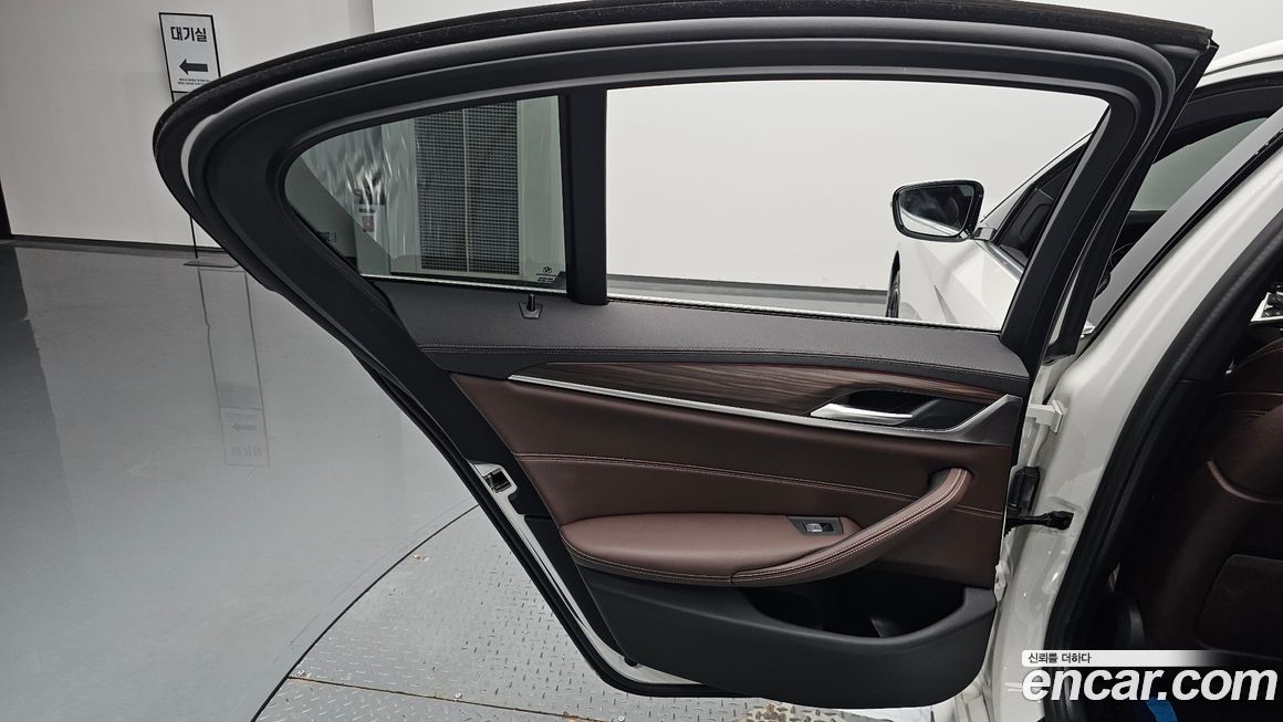 BMW 5-Series 2021