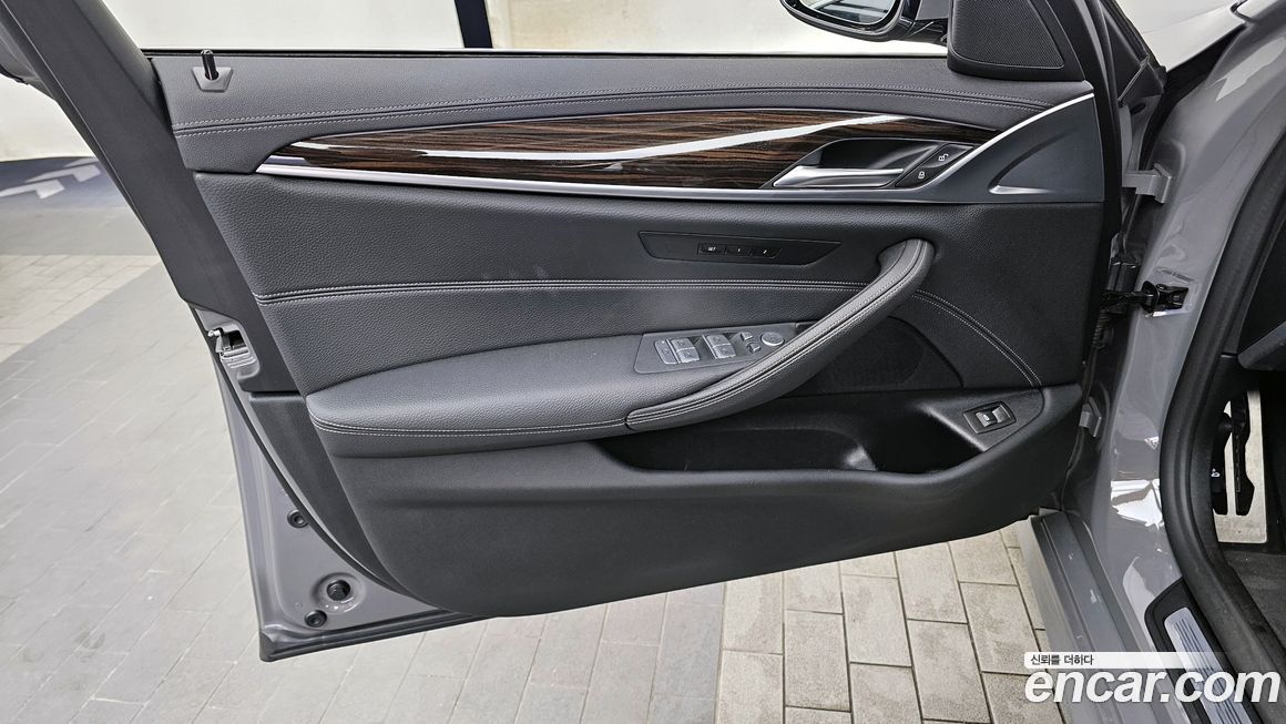 BMW 5-Series 2021