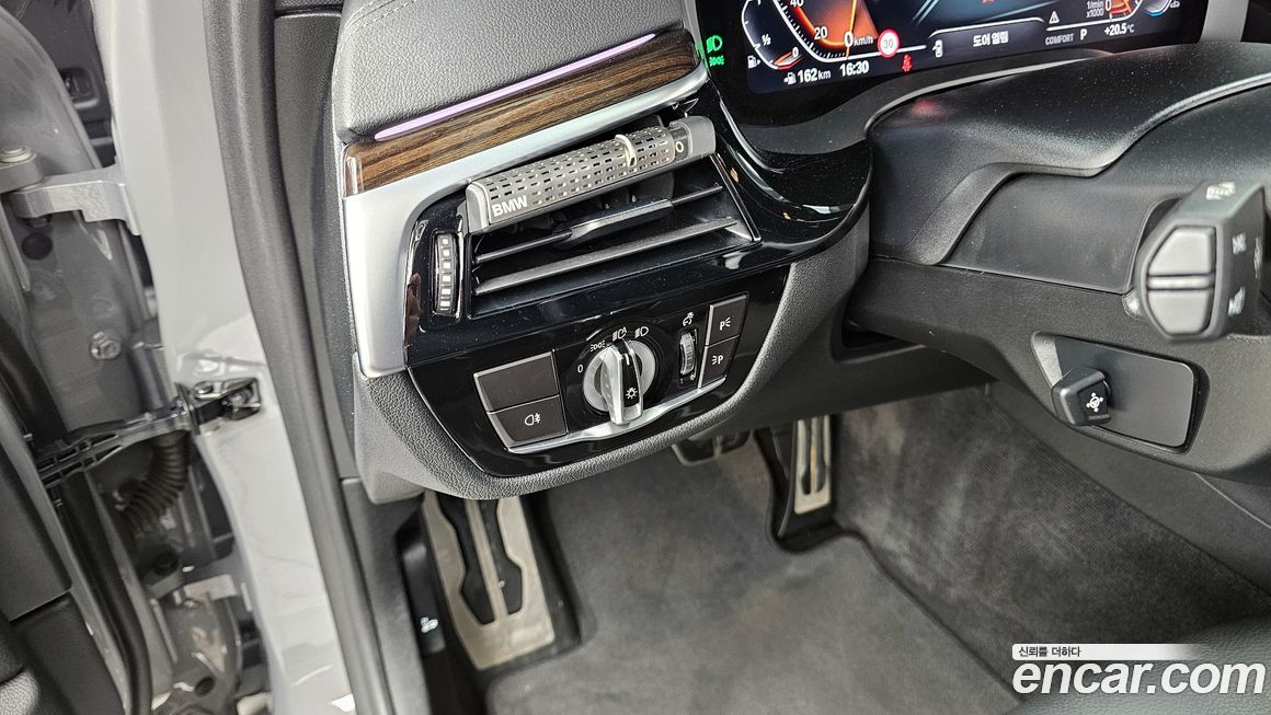 BMW 5-Series 2021