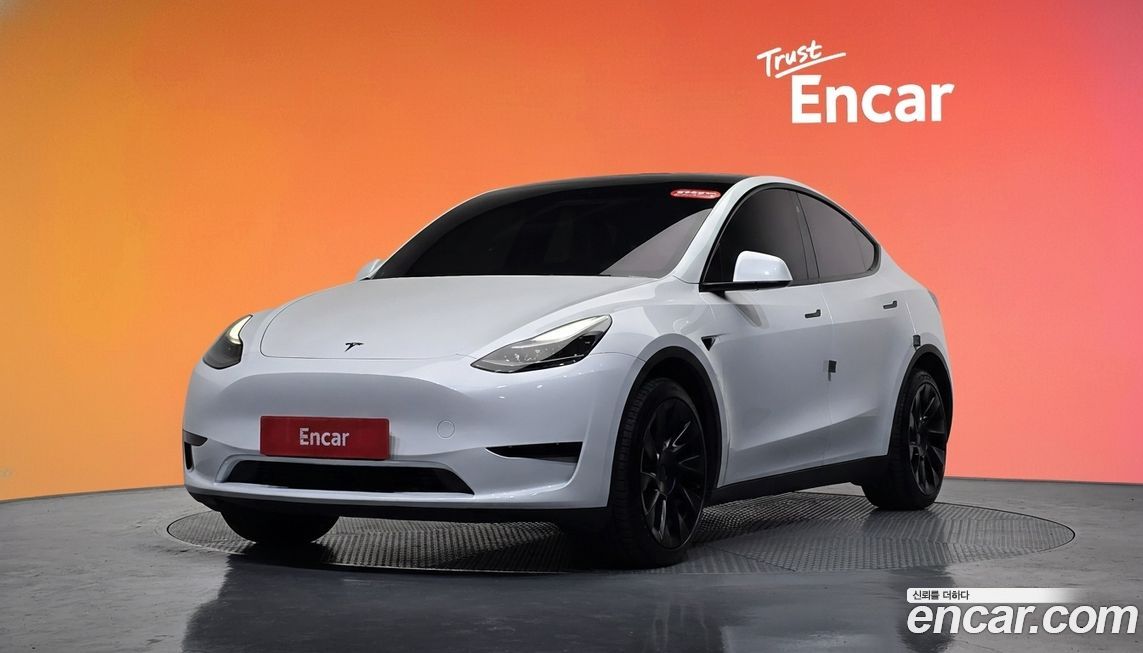 Tesla Model Y 2024