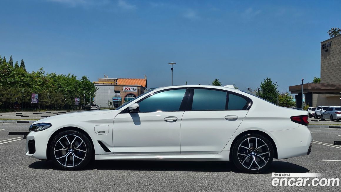 BMW 5-Series 2023