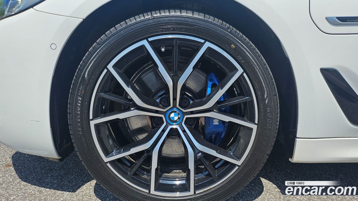 BMW 5-Series 2023