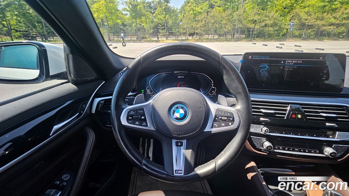 BMW 5-Series 2023