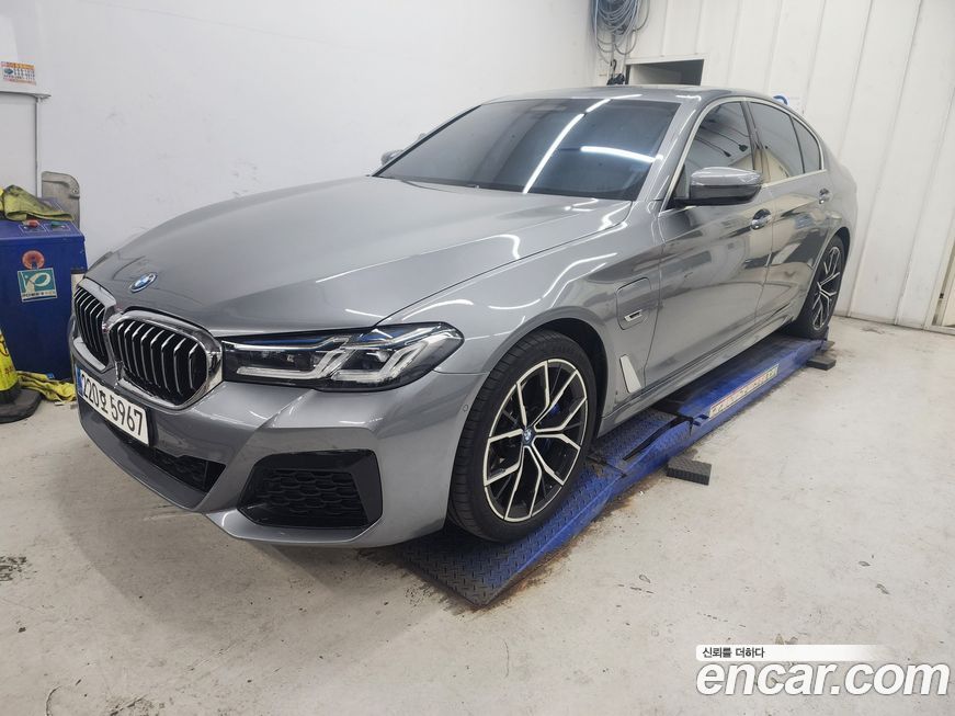 BMW 5-Series 2023