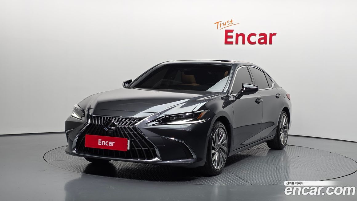 Lexus ES 2025