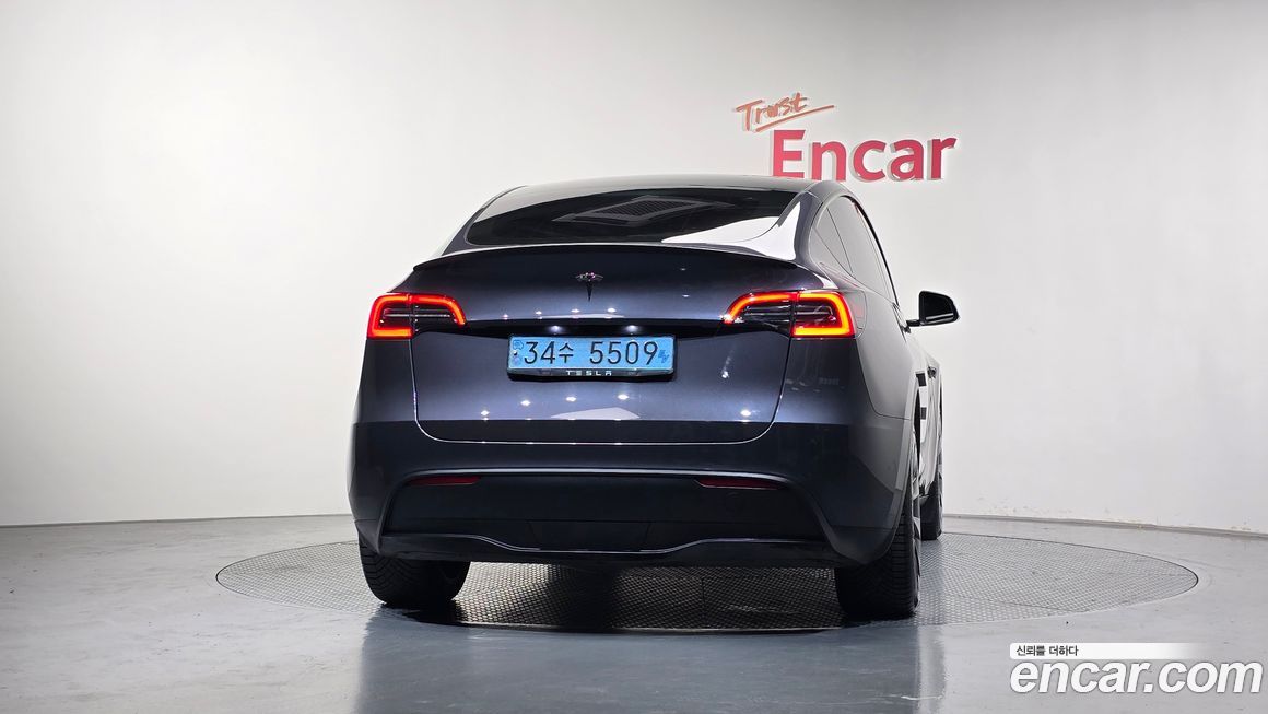 Tesla Model Y 2023