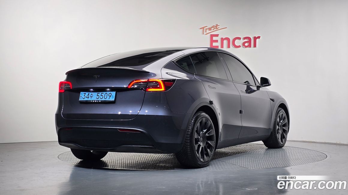 Tesla Model Y 2023