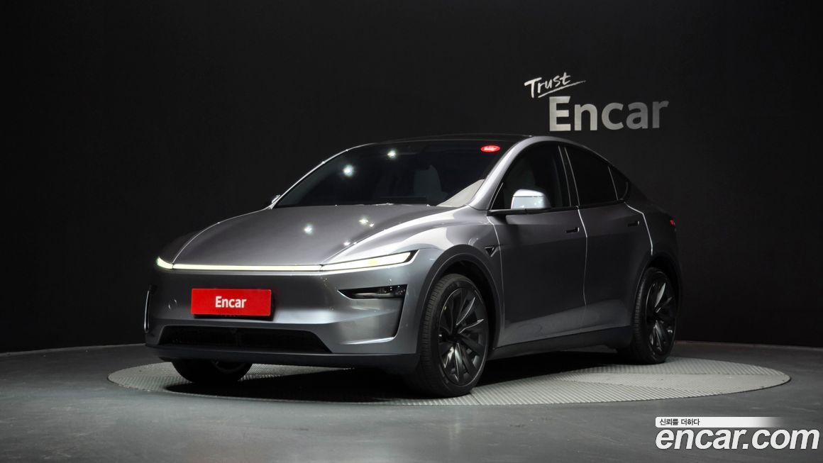 Tesla Model Y 2025