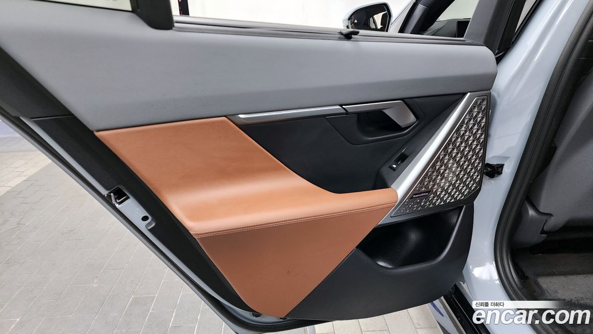 BMW 5-Series 2025
