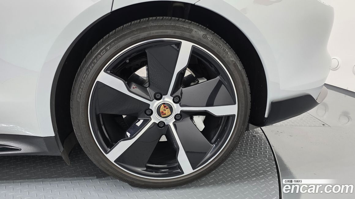 Porsche Taycan 2021