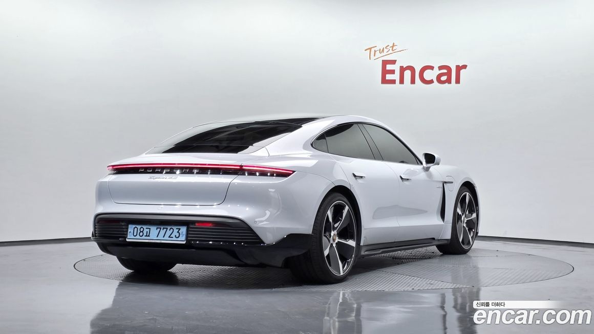 Porsche Taycan 2021