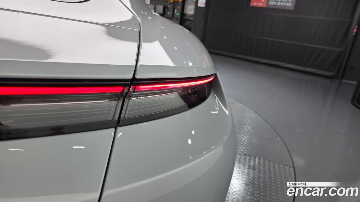 Porsche Taycan 2021