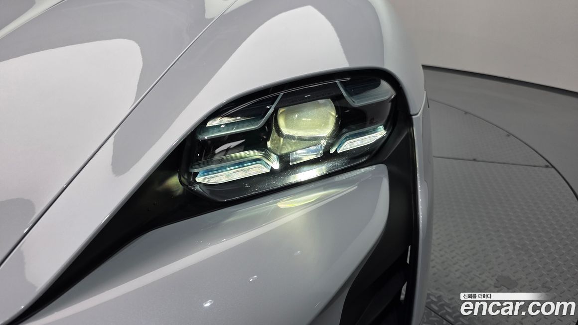 Porsche Taycan 2021