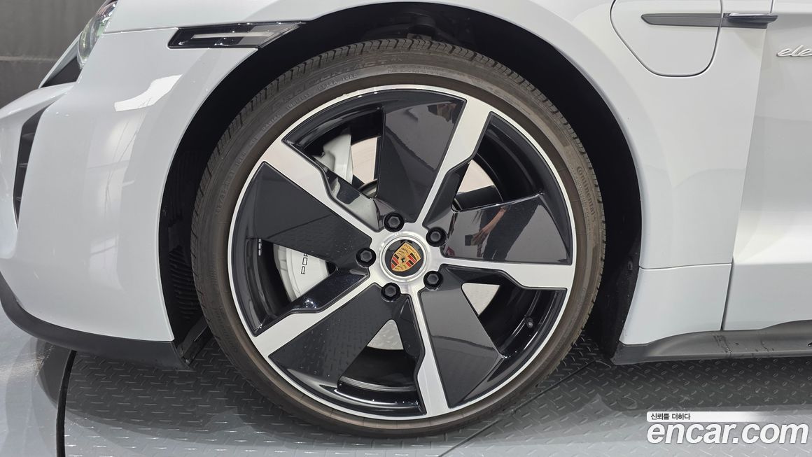 Porsche Taycan 2021