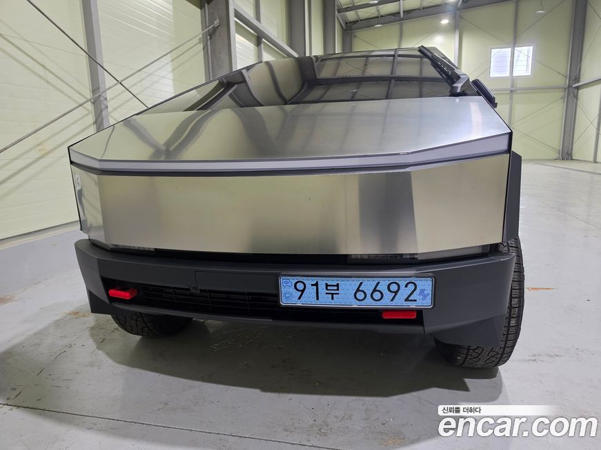 Tesla Cybertruck 2026