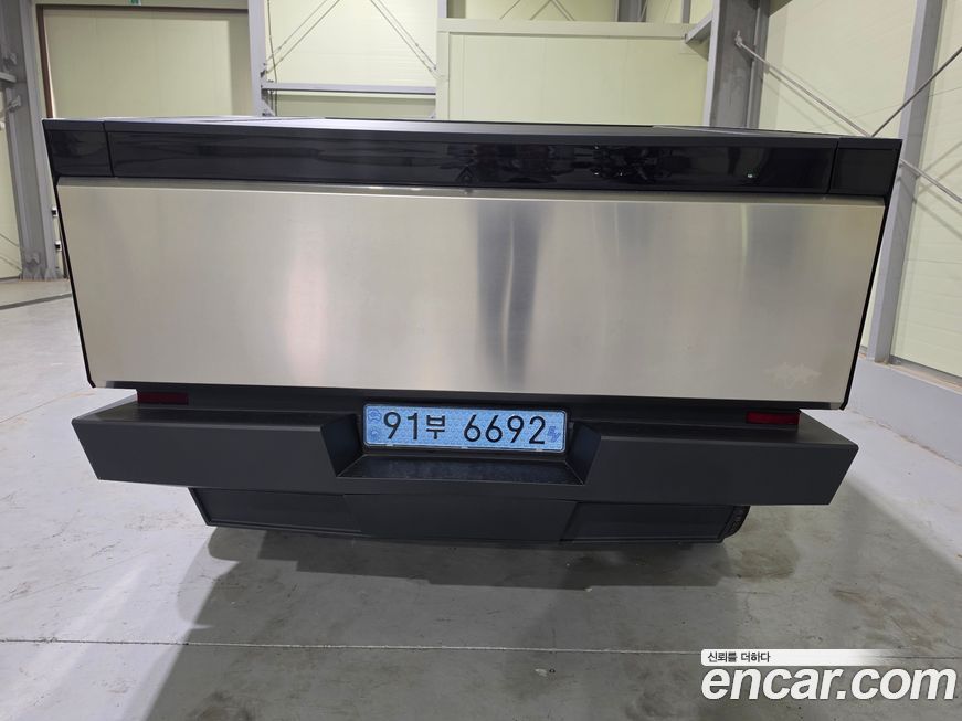 Tesla Cybertruck 2026