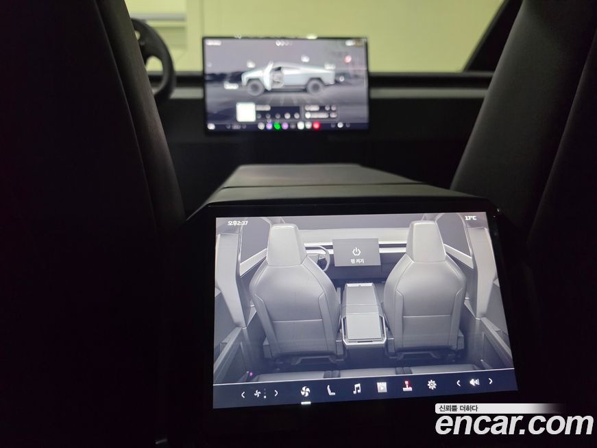 Tesla Cybertruck 2026