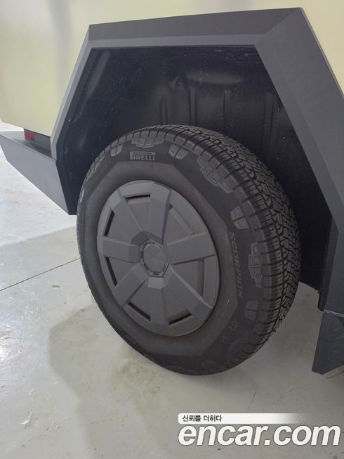 Tesla Cybertruck 2026