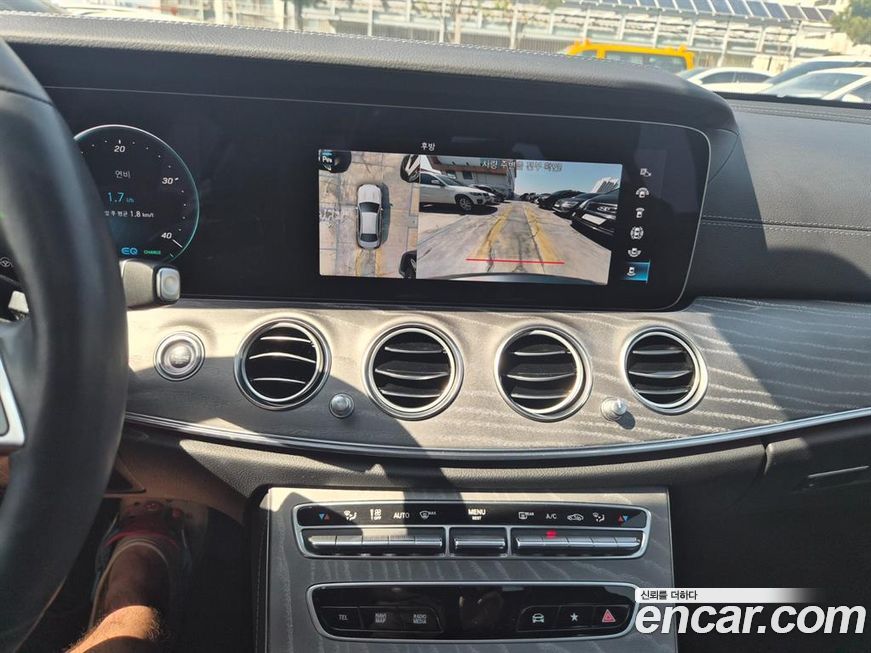 Mercedes-Benz E-Class 2022