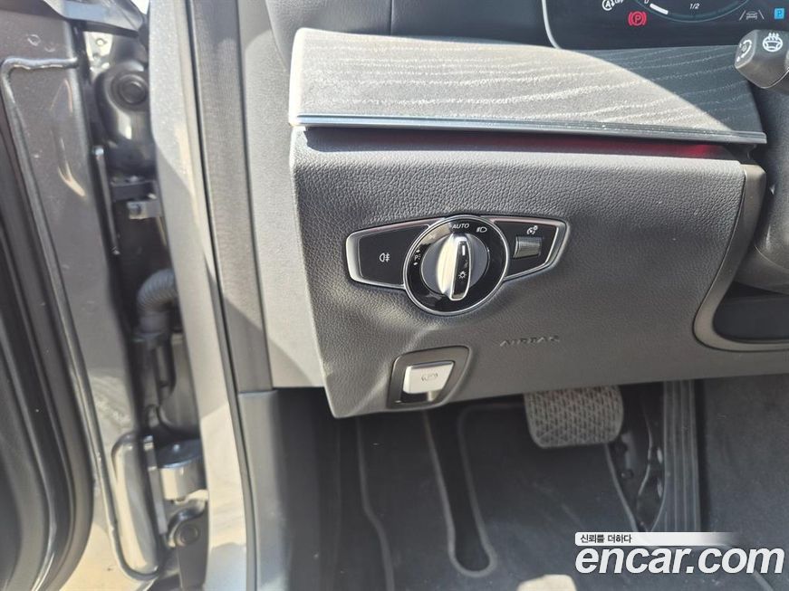 Mercedes-Benz E-Class 2022
