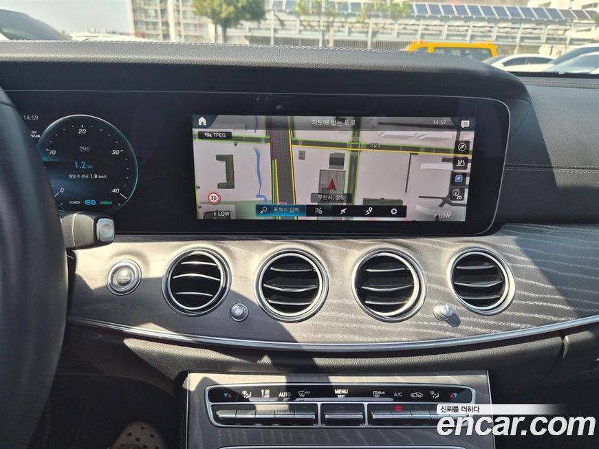 Mercedes-Benz E-Class 2022
