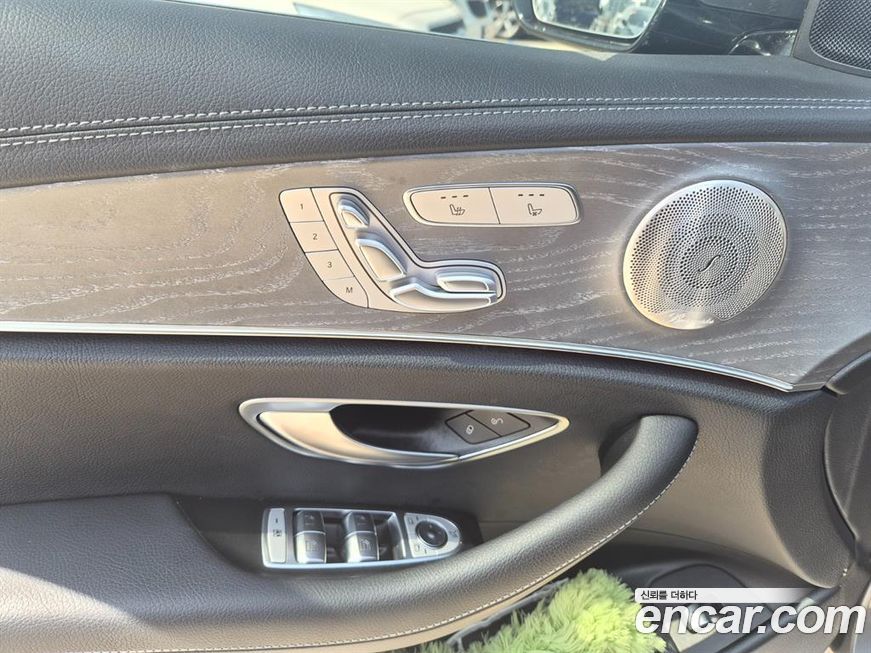 Mercedes-Benz E-Class 2022