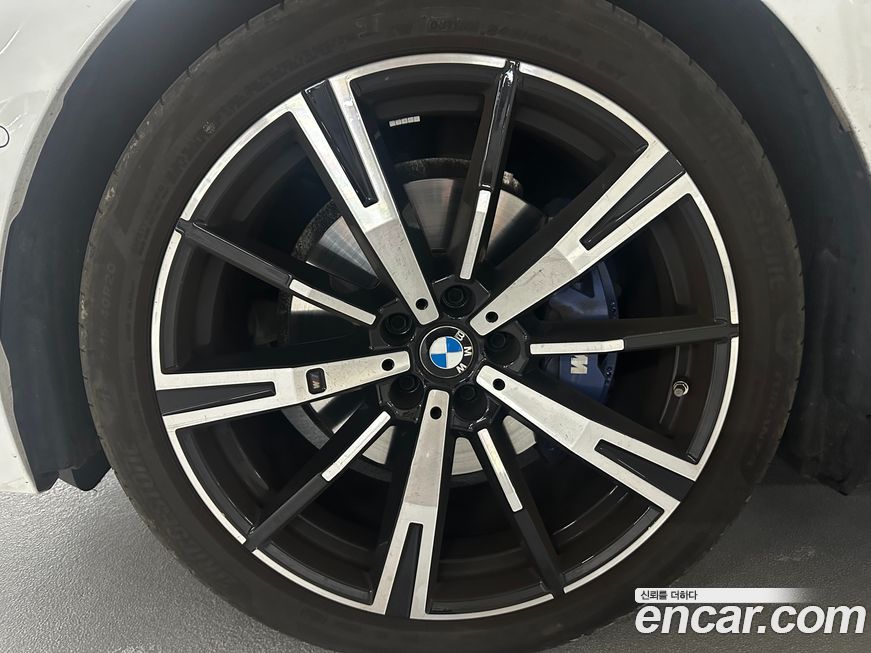 BMW 5-Series 2025