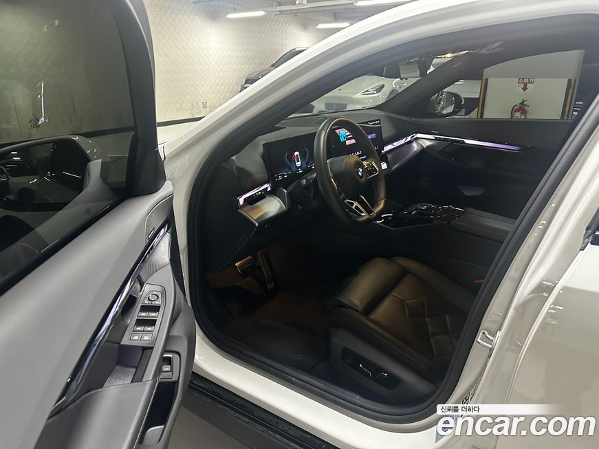 BMW 5-Series 2025
