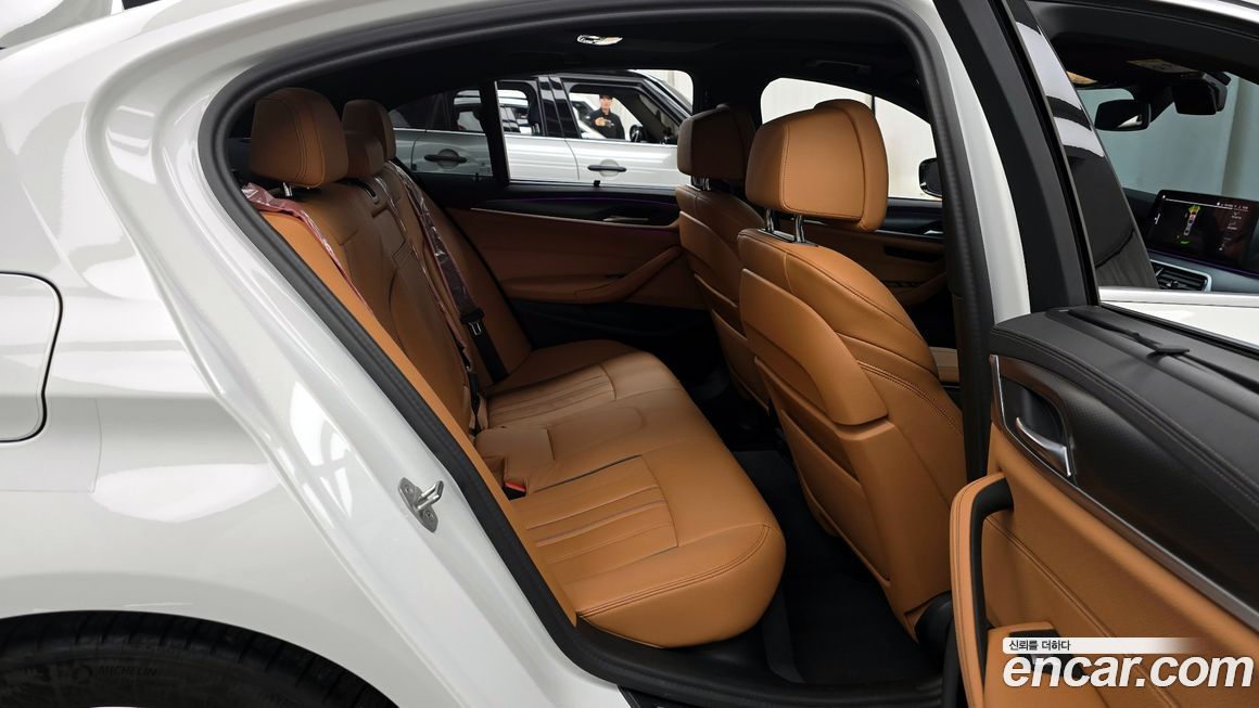 BMW 5-Series 2023