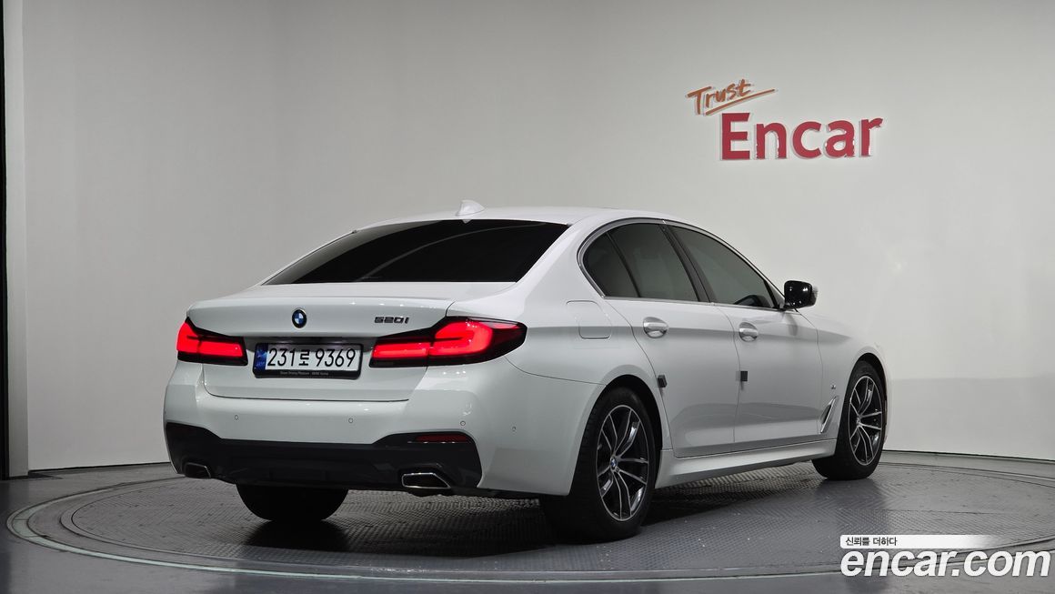 BMW 5-Series 2023