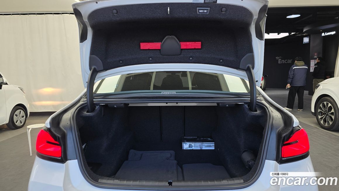 BMW 5-Series 2023