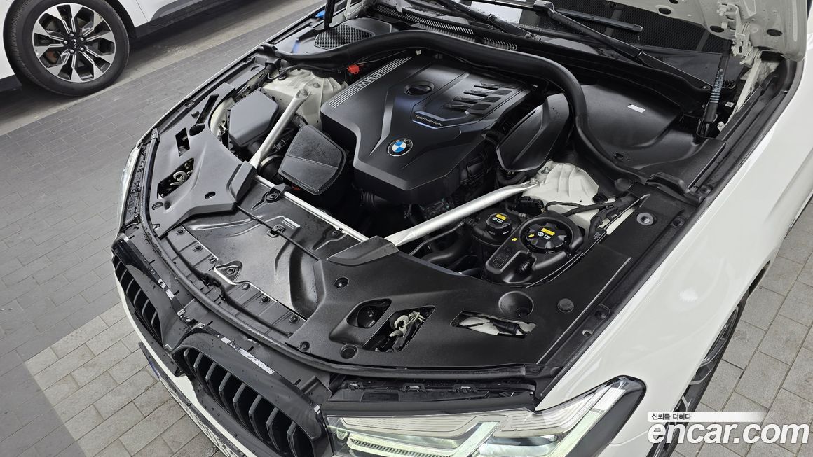 BMW 5-Series 2023